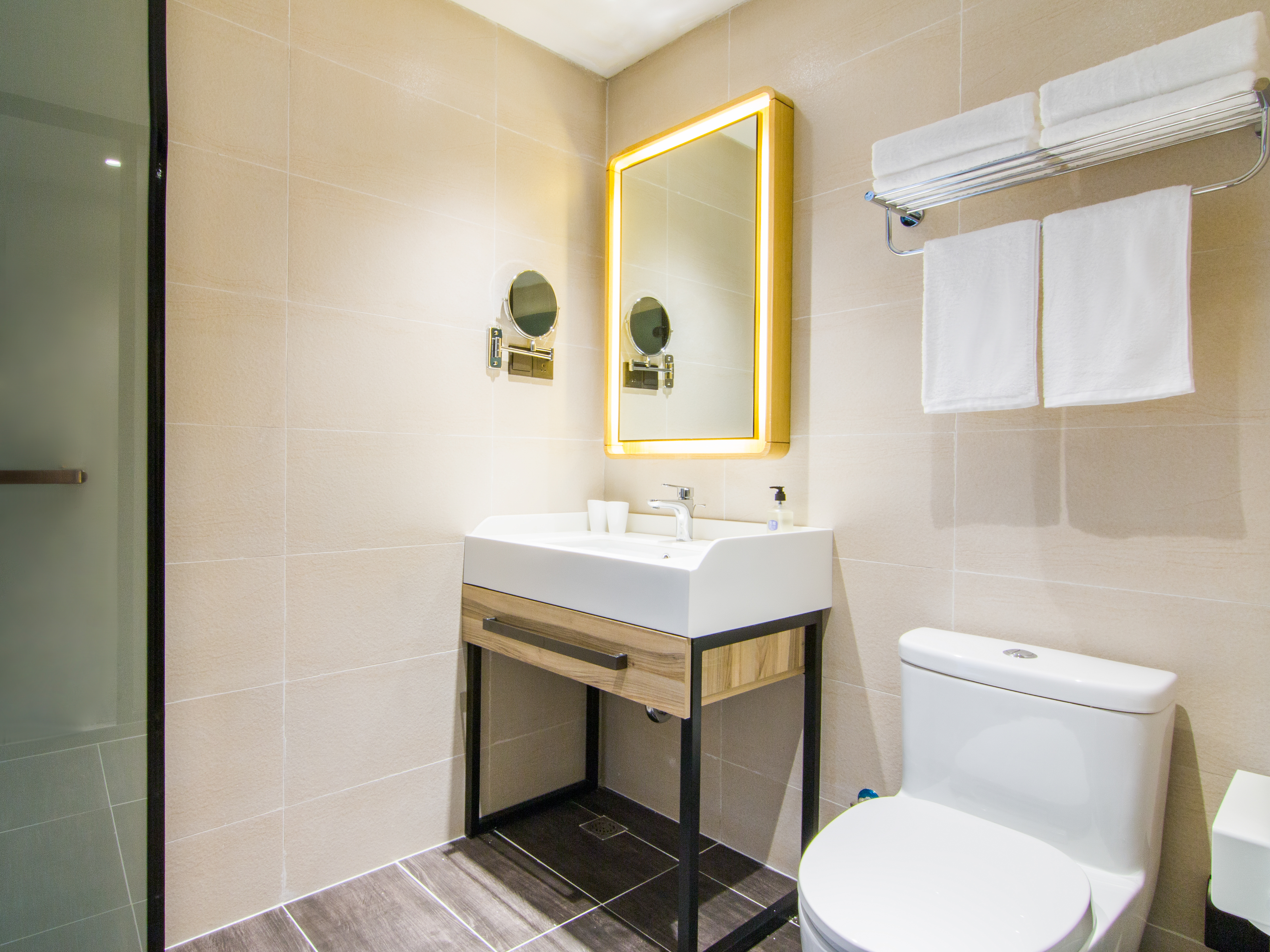 高级大床房（金可儿床垫+记忆枕+电视投屏）