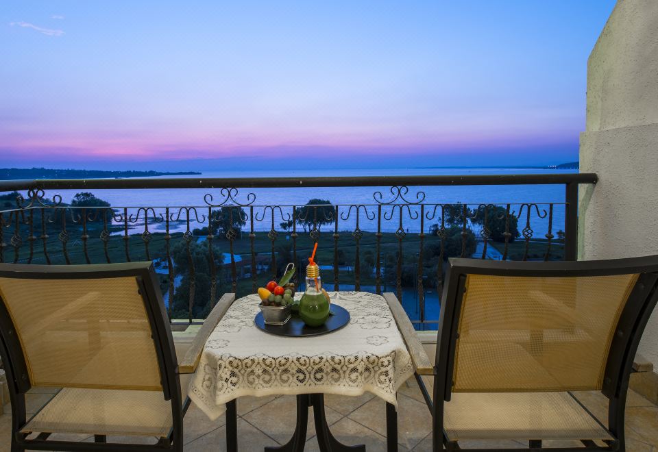 豪華湖景大床房