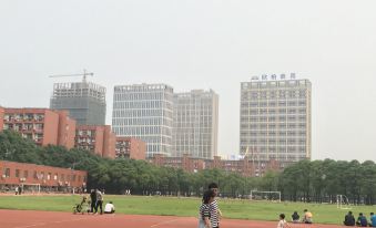 Qiyue Time Apartment (Changsha Medical College Branch)