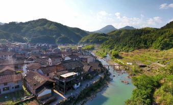 Longquan Maple Tree Pool Farmhouse