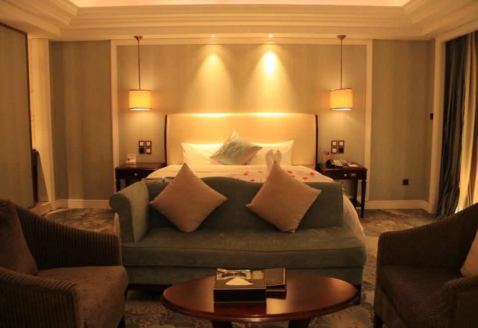 行政豪华大床房（嘉华记忆枕+小冰箱）