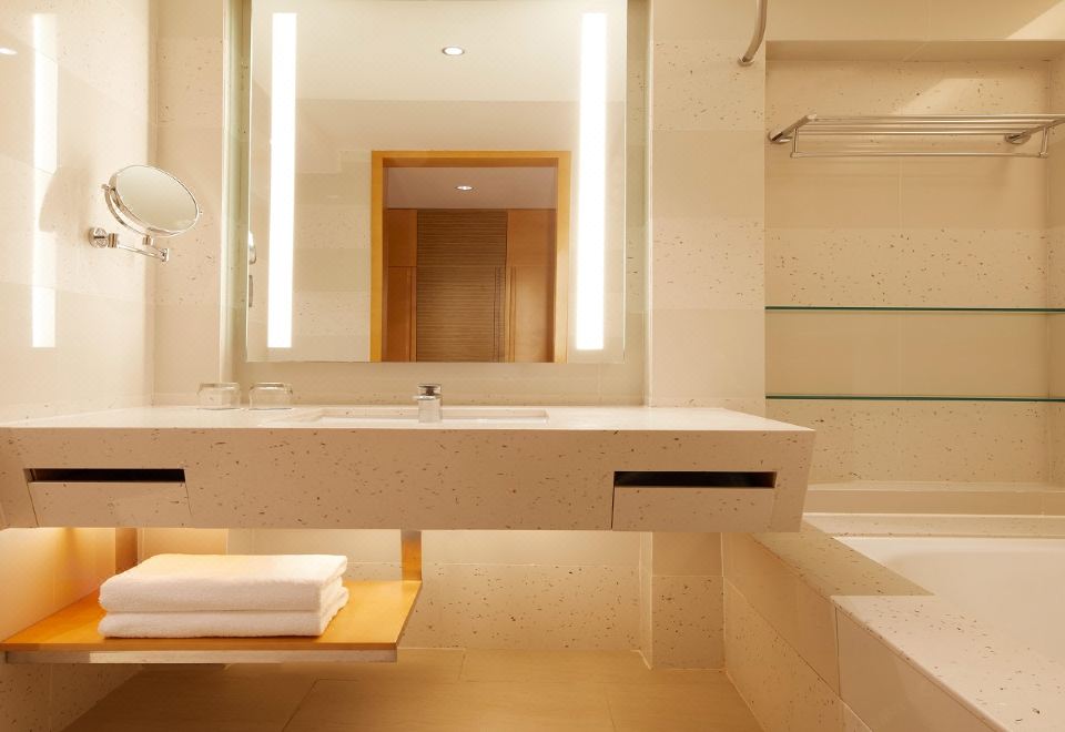 Four Points By Sheraton Shenzhou PeninsulaSea-view Twin Room