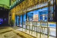 Heye Youth Travel Homestay (Xi'an Huimin Street Bell Tower Subway Station) Отели в г. 