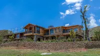 Shifang Cloud Retreat at Wumeng Grassland