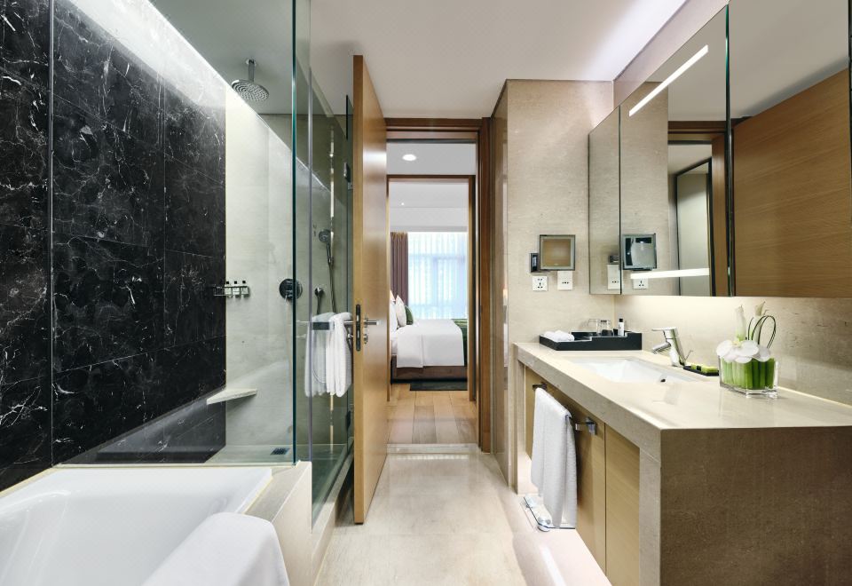 单卧豪华套房 （高空景观+客厅+厨房+冰箱+洗烘一体机）