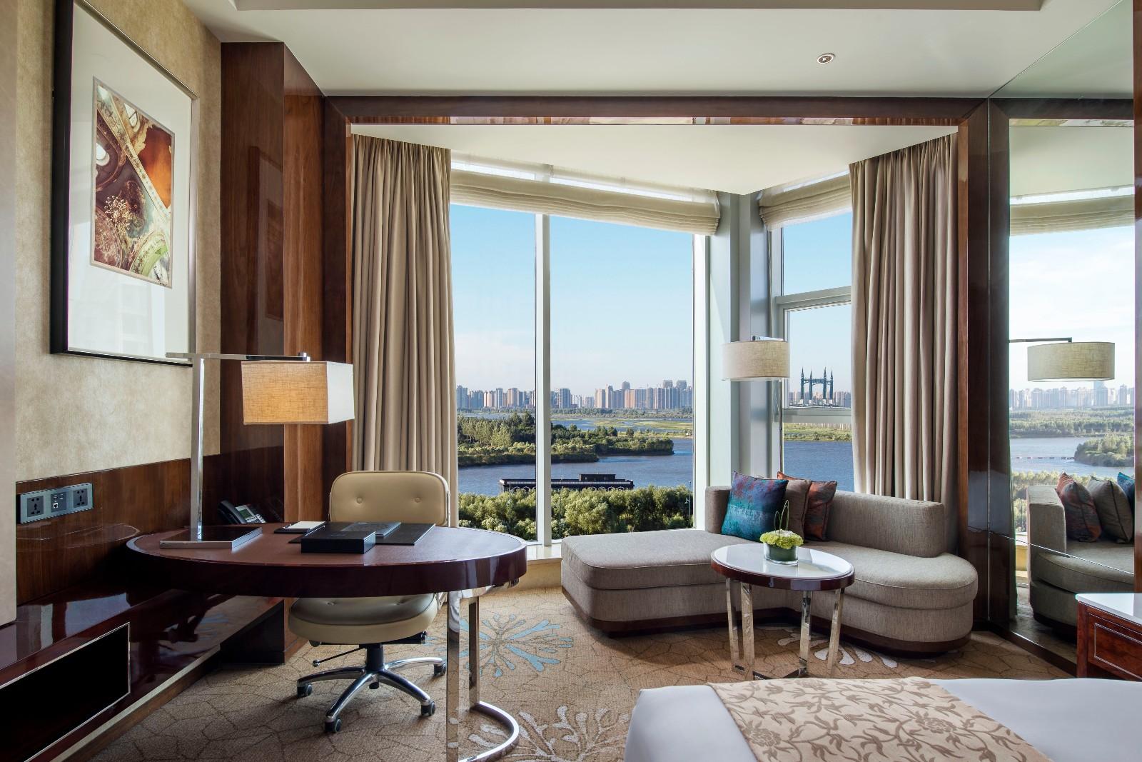 尊贵江景大床房