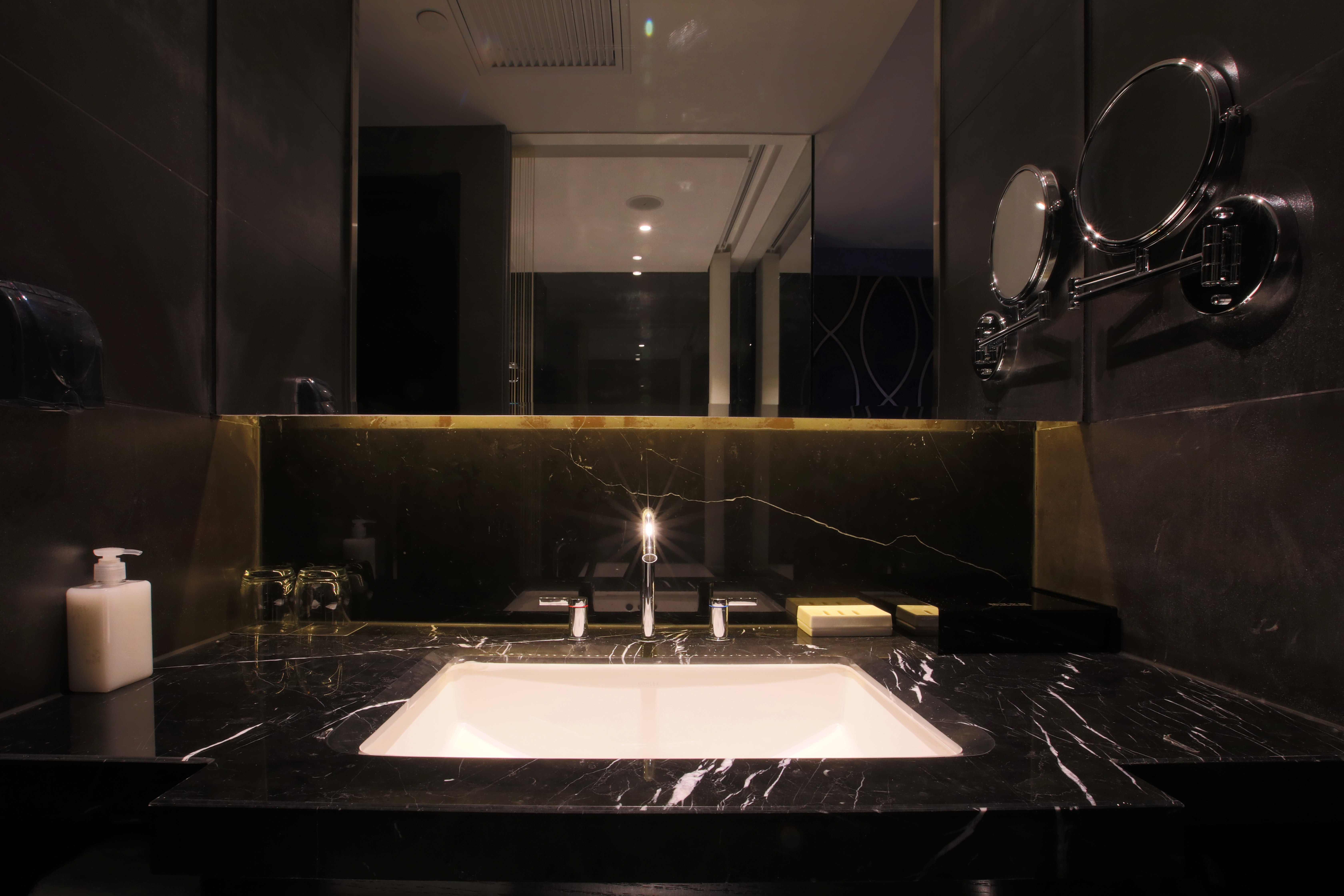 金色庄园（电视投屏+小冰箱）