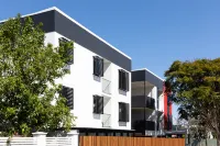 Ascot Budget Inn & Residences Отели в г. 