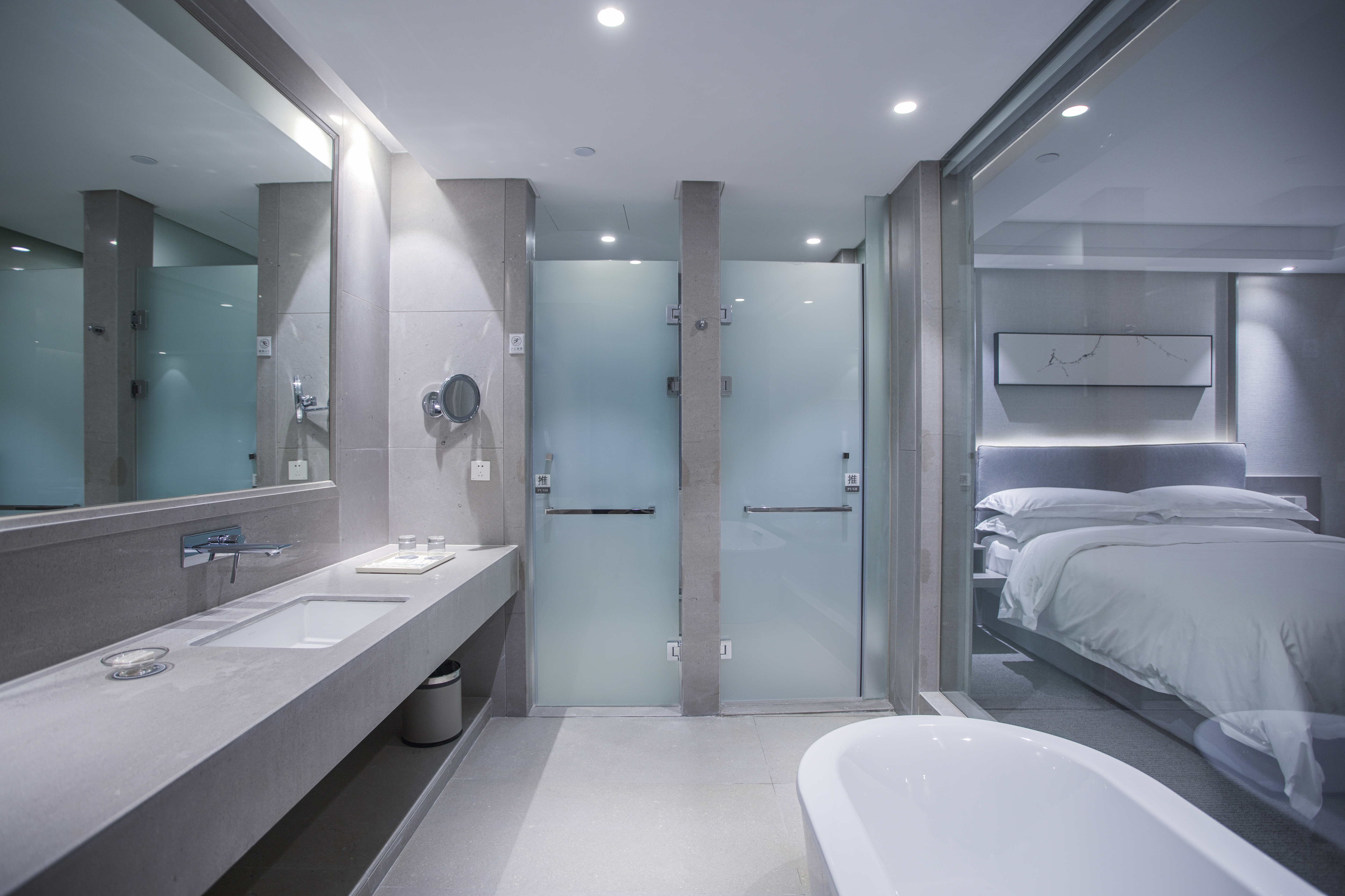 Sylvia Hotel豪华海景大床房（地暖）