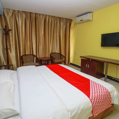 豪華大床房（空調） 廣州花都賓館（廣州北站花城路地鐵站店）優惠