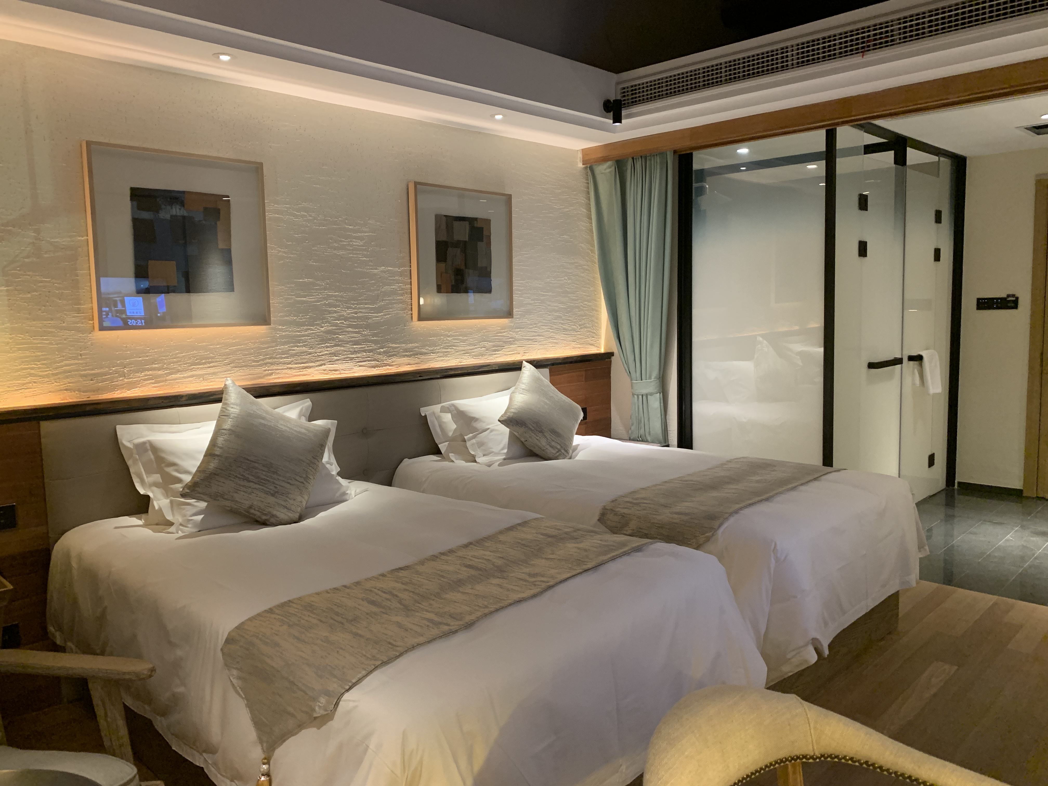 Yiman Hotel (Suzhou Guanqianjie Pingjiang Road Scenic Area)临河标准房（智能声控+小冰箱+乐家衞浴）