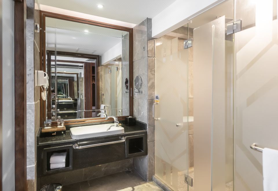 漓江江景大床房