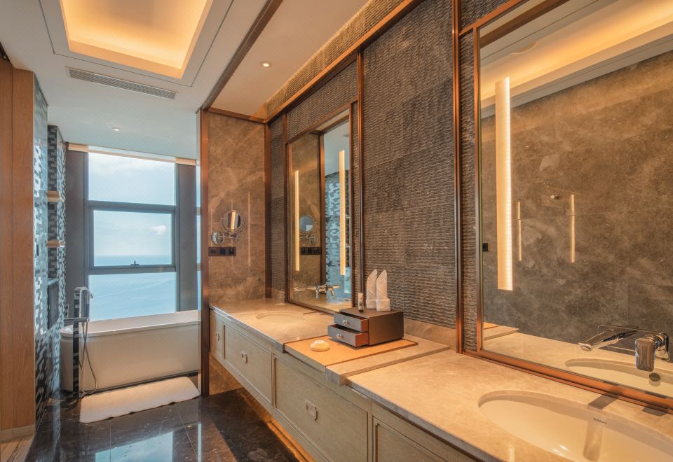 Dali International HotelYingxi Tower Deluxe Sea-View Suite