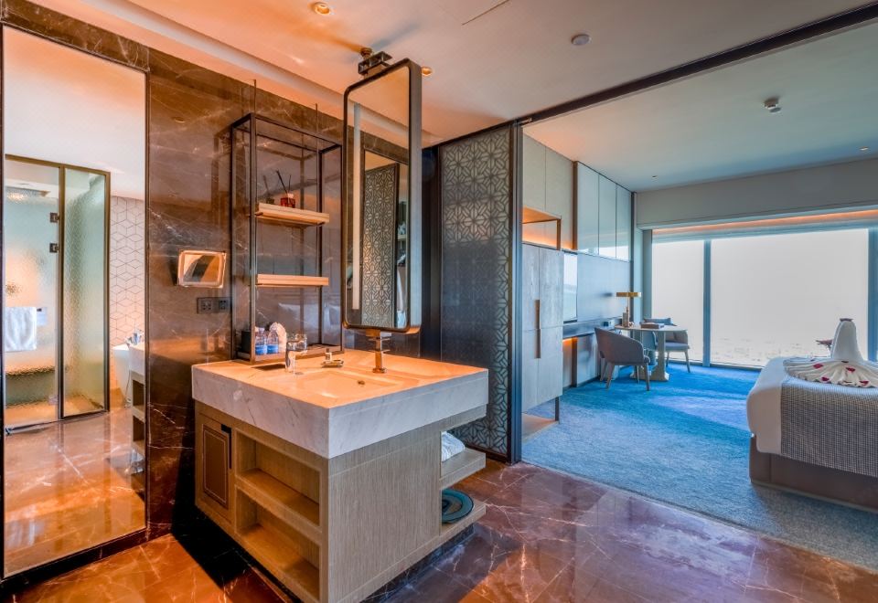 行政海景大床房（180度全落地窗看海景日出）