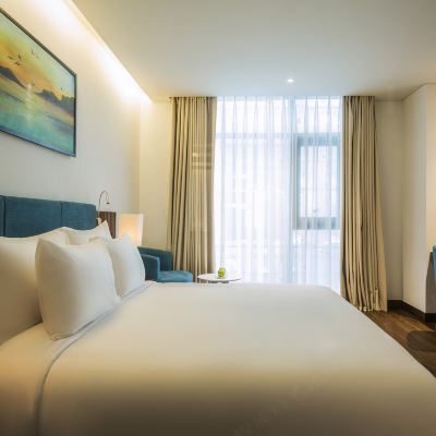 Deluxe  king Room Maximilan Danang Beach Hotel Promo Code