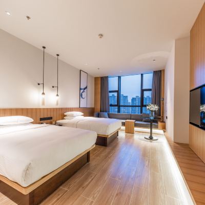 高空全景豪華雙床房「高層+超長沙發+可聯網投屏液晶電視」 武昌萬楓飯店（街道口理工大學店）優惠