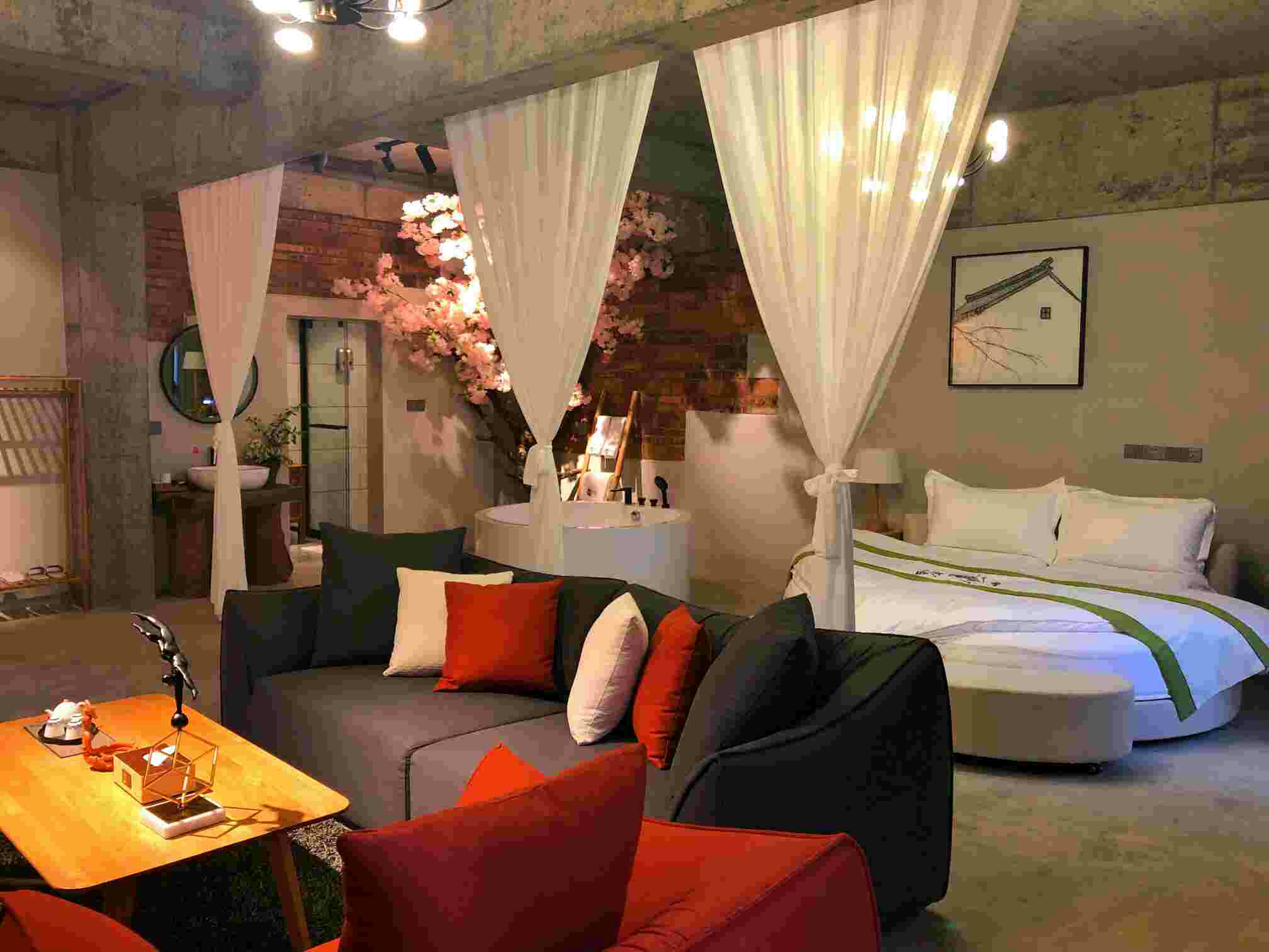 花好月圓豪華圓床房