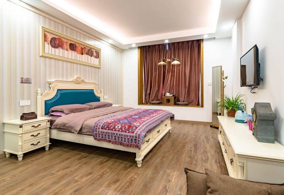 Hear The Roost Deluxe Double Bed Room