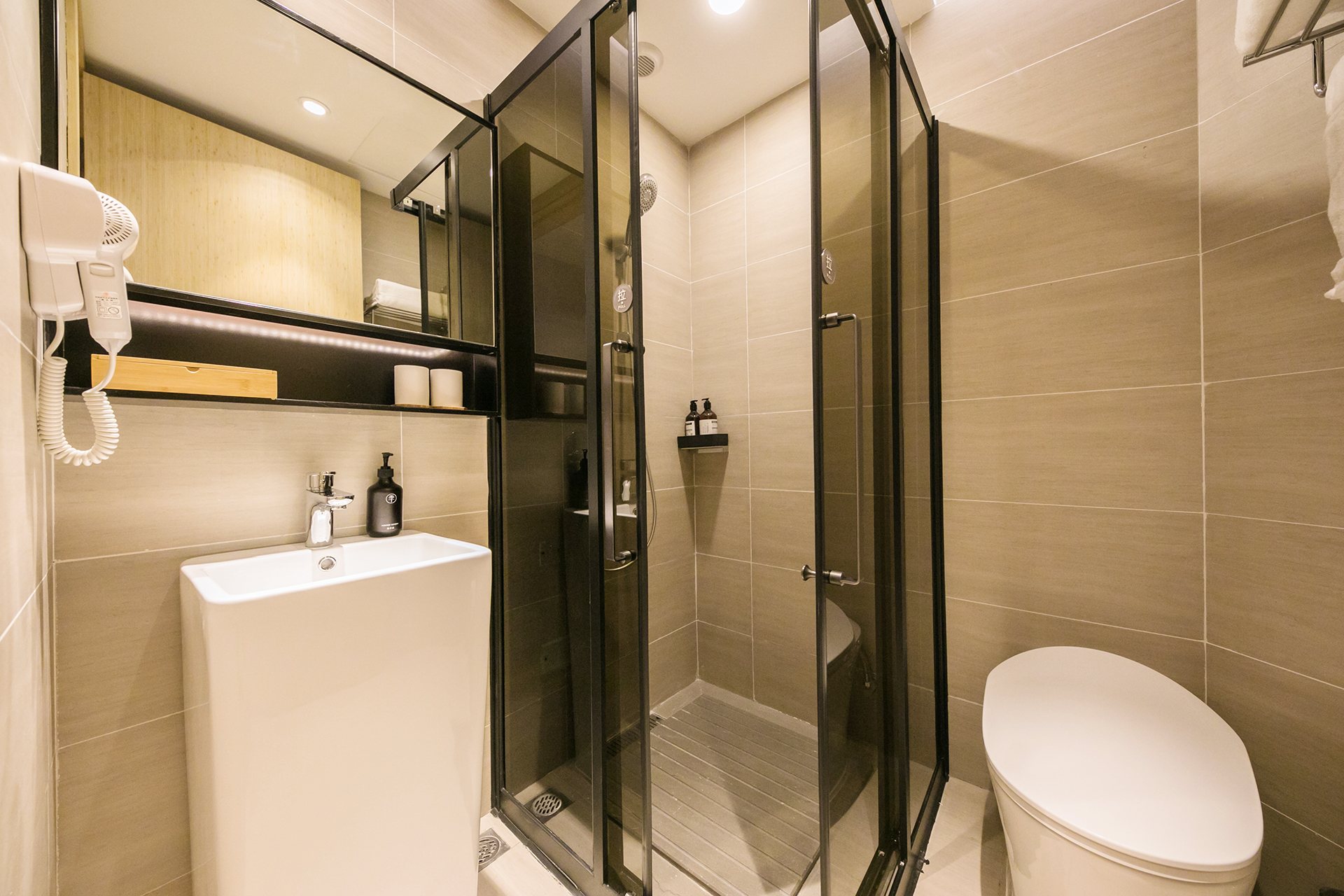 日式大床房（65寸投屏电视+记忆枕）