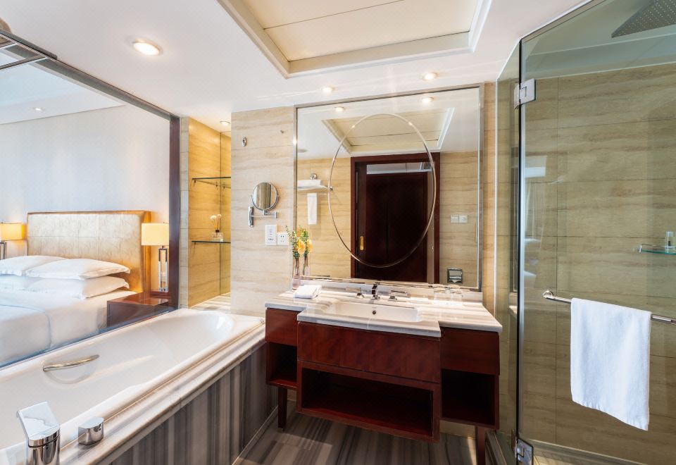 Maison New Century Hotel NingboDeluxe Double Bed Room [Comfort Sleep Mattress + Office Desk And Chair + Deep Soak Tub]