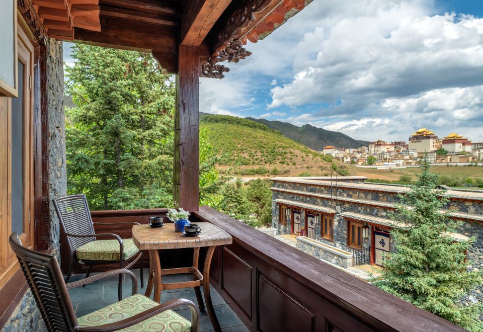 Songtsam Shangri-la LinkaDeluxe Double Room