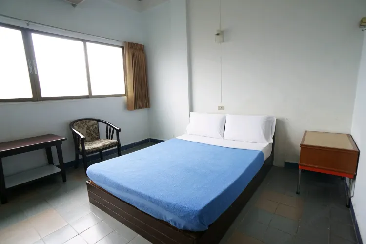 ห้องสแตนดาร์ดพร้อมเครื่องปรับอากาศ(เตียงใหญ่)