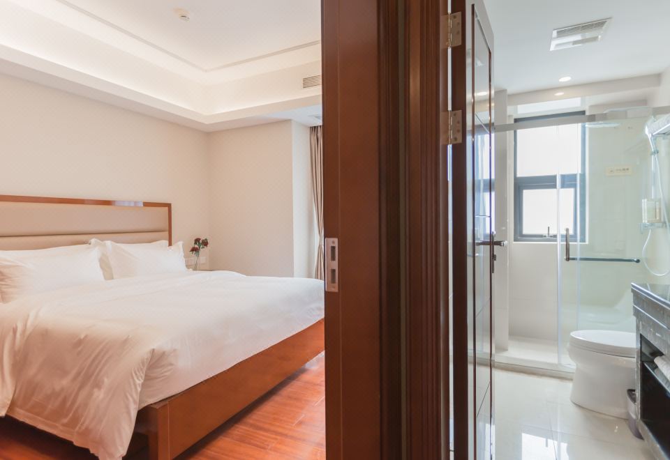 豪华四人双卧套房（乳胶床垫+阳台+晾衣杆+小冰箱）