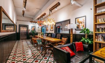 The room features tiled floors and walls, with a decorative table in the center at Poshpacker Flipflop Youth Hostel (Taikoo Li Chunxi Road Metro Station)