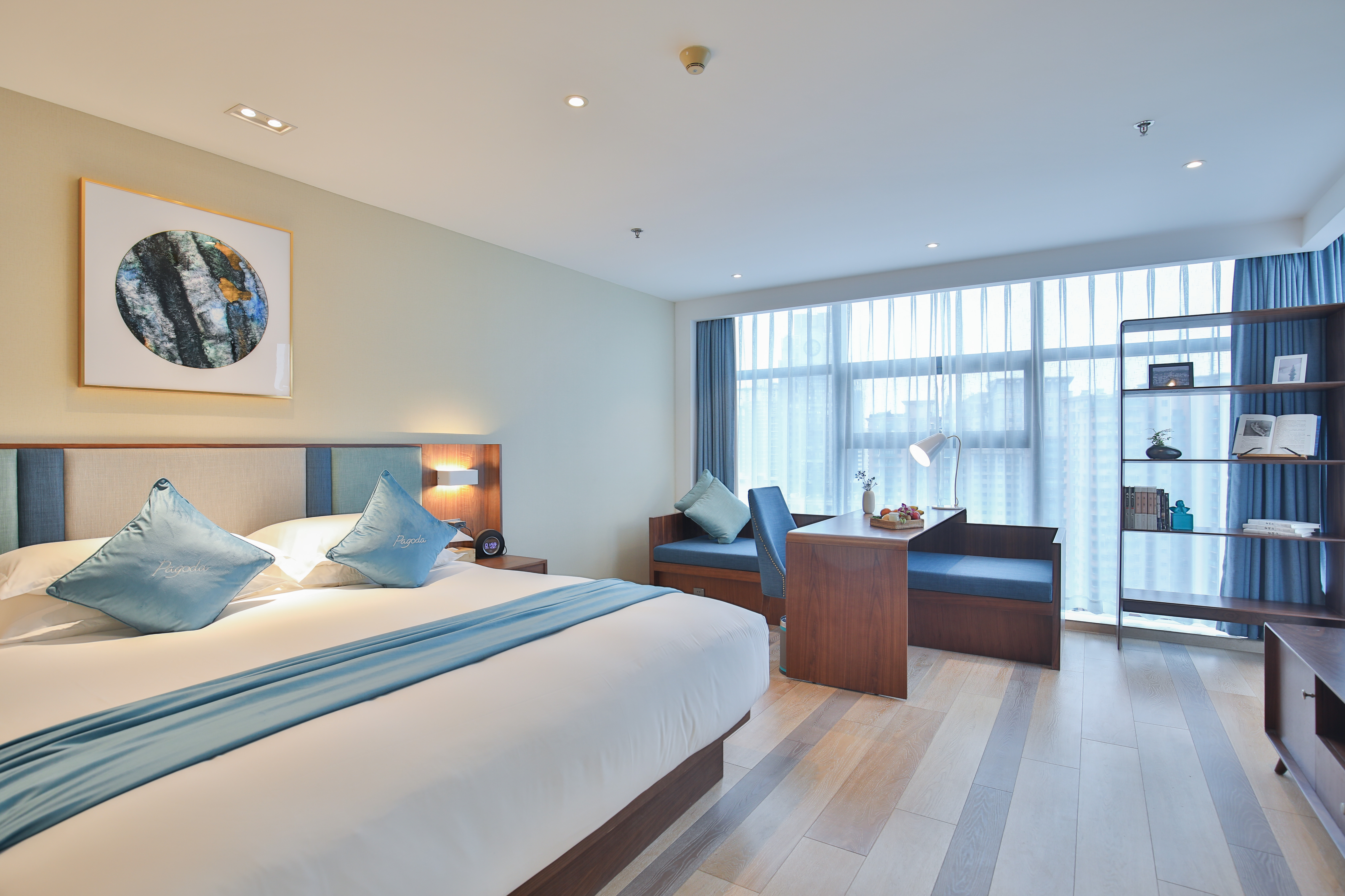 Pagoda Hotel Hangzhou West Lake Wulin行政大床房+十足空间感+移动式书桌+全景玻璃视野
