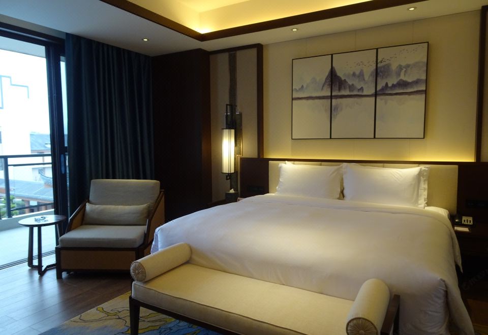 豪華園景陽臺大床房