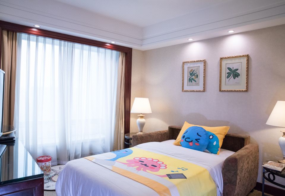 Lakeview Xuanwu HotelDeluxe Family Friendly Suite - City-View