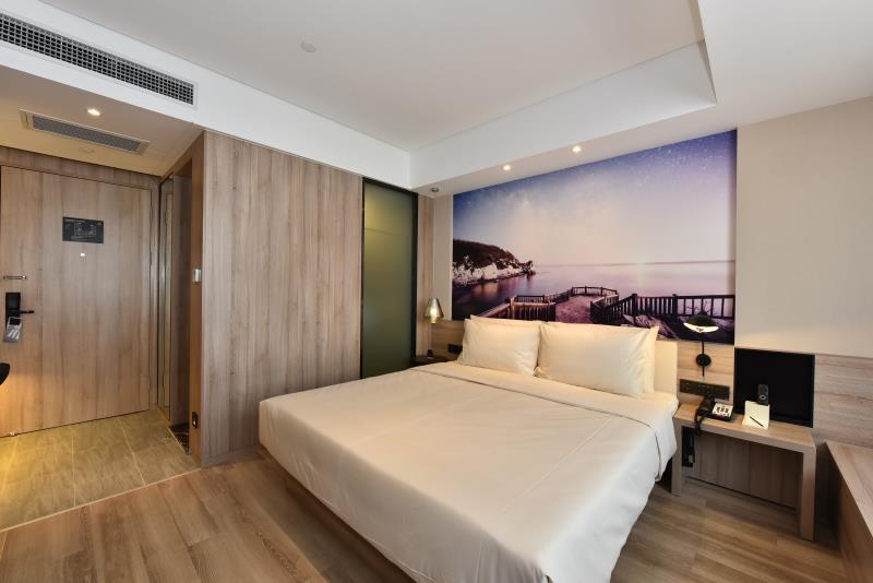 高级大床房（小冰箱+手机投屏）