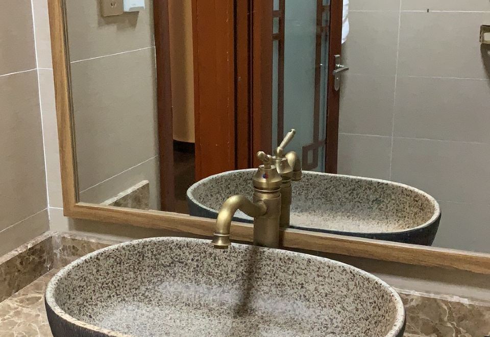 Xinlongmen GuesthouseJapanese-style Tatami Room