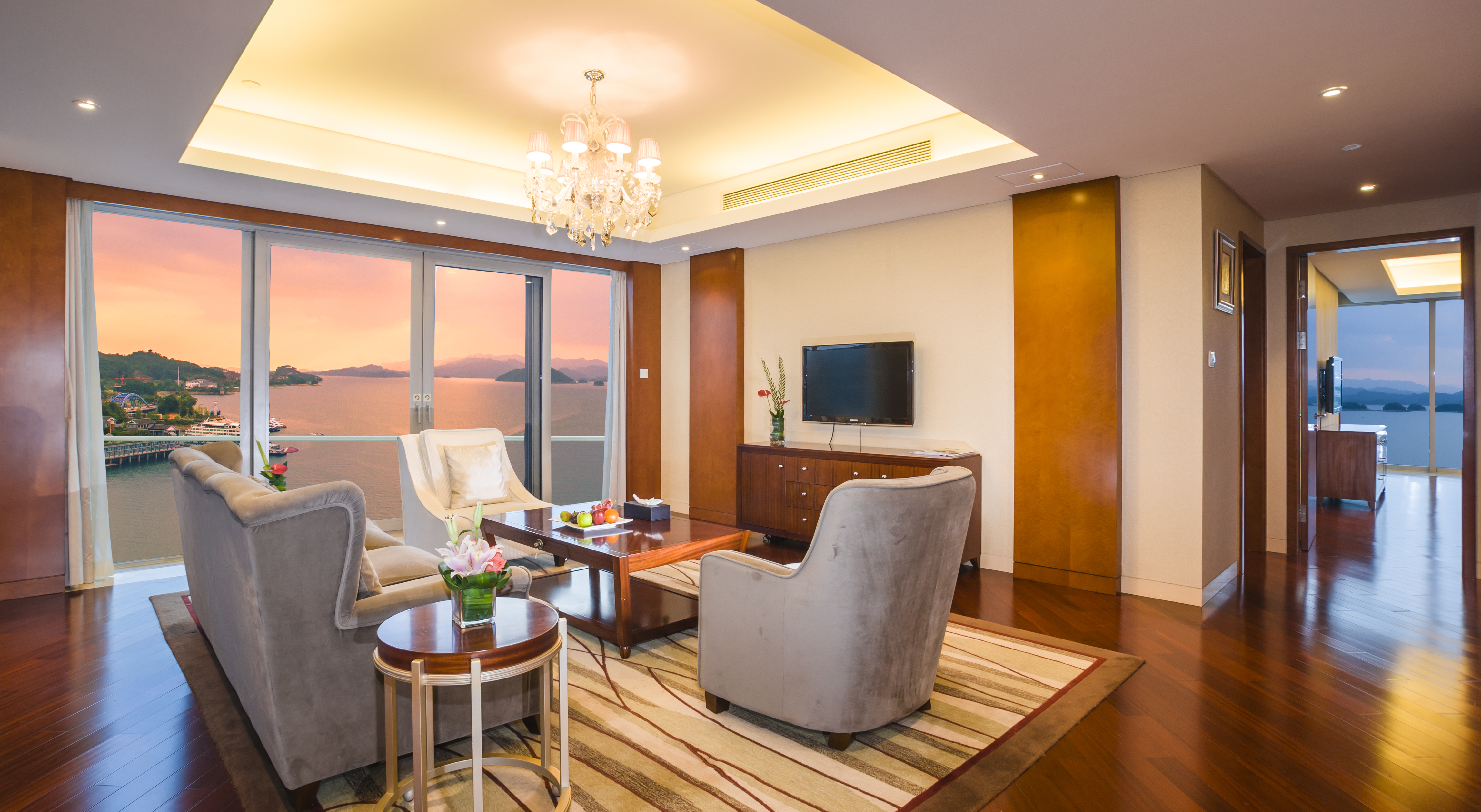 3号楼270度湖景三卧室套房