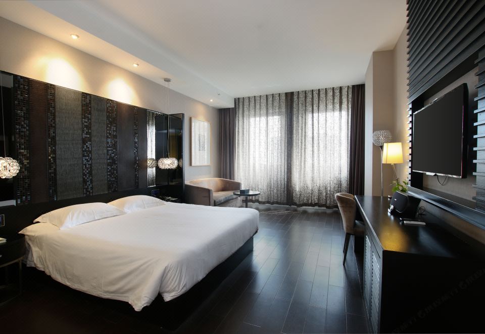 商務大床房（小冰箱+保險柜）