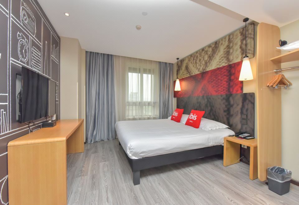 高级大床房（梦百合记忆棉枕头+金睡莲记忆棉床垫）