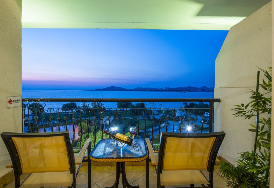 豪華湖景大床房