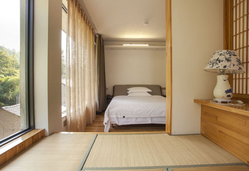 Deluxe Loft Suite