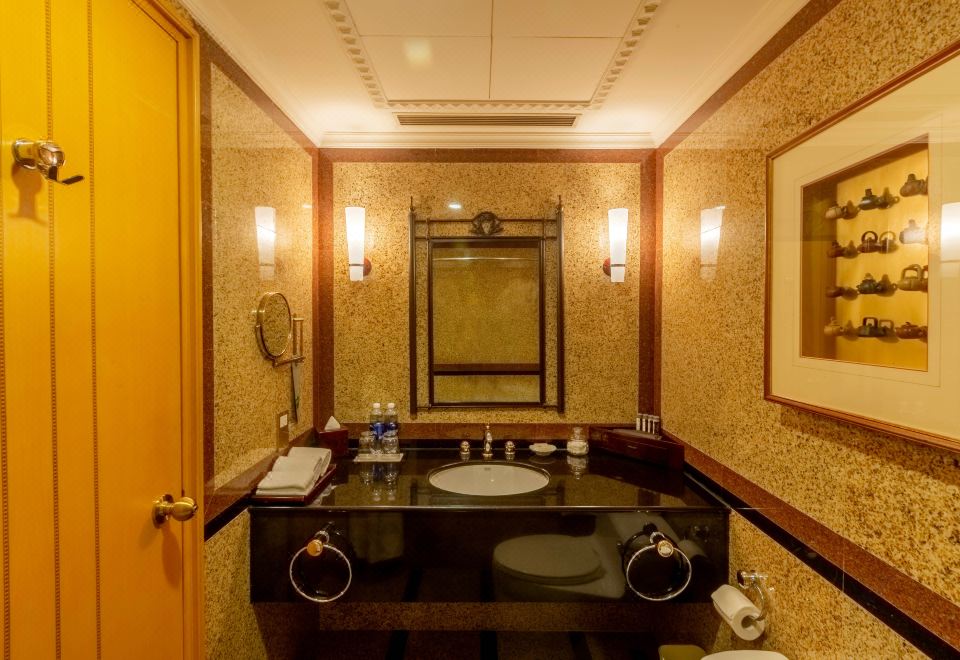 Renaissance Riverside Hotel SaigonPresidential Suite