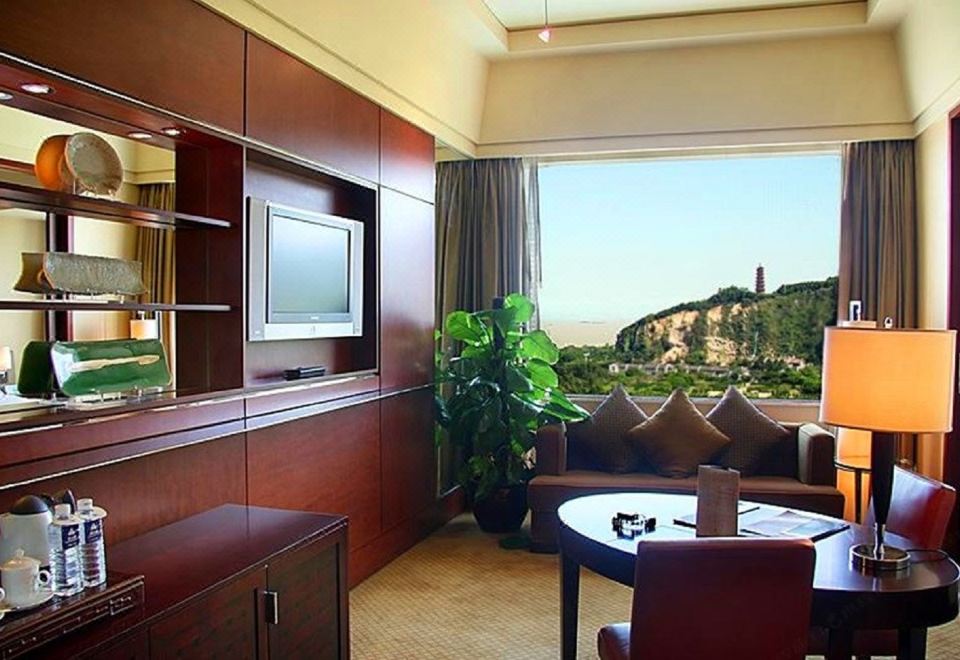 Nansha Grand Hotel Deluxe Mountain-view Twin Room