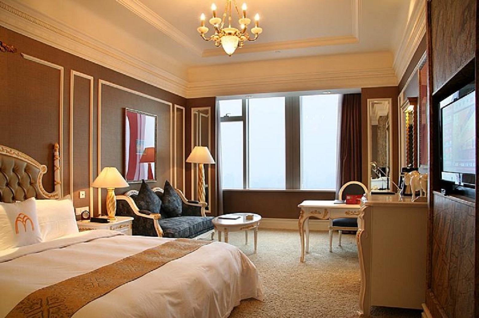行政大床房【俯瞰繁荣城景+欧式风情·舒睡床垫+汉斯格雅衞浴】