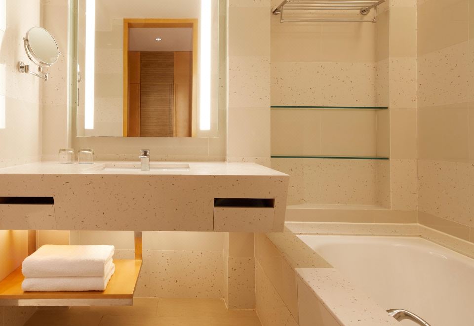 Four Points By Sheraton Shenzhou PeninsulaDeluxe 2-bed Room