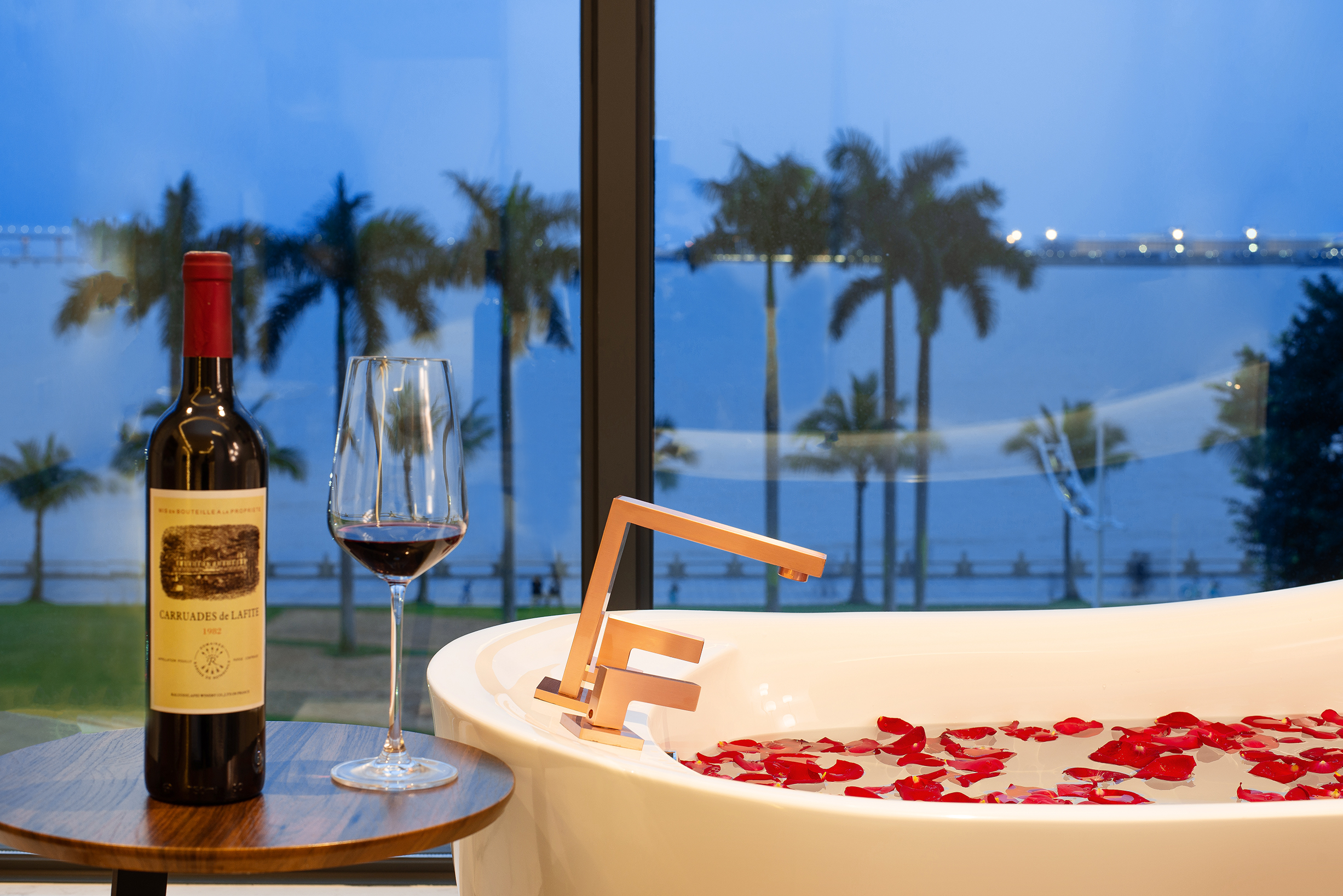 Scenic·豪華海景大床房「浴缸泡澡+觀港珠澳大橋」