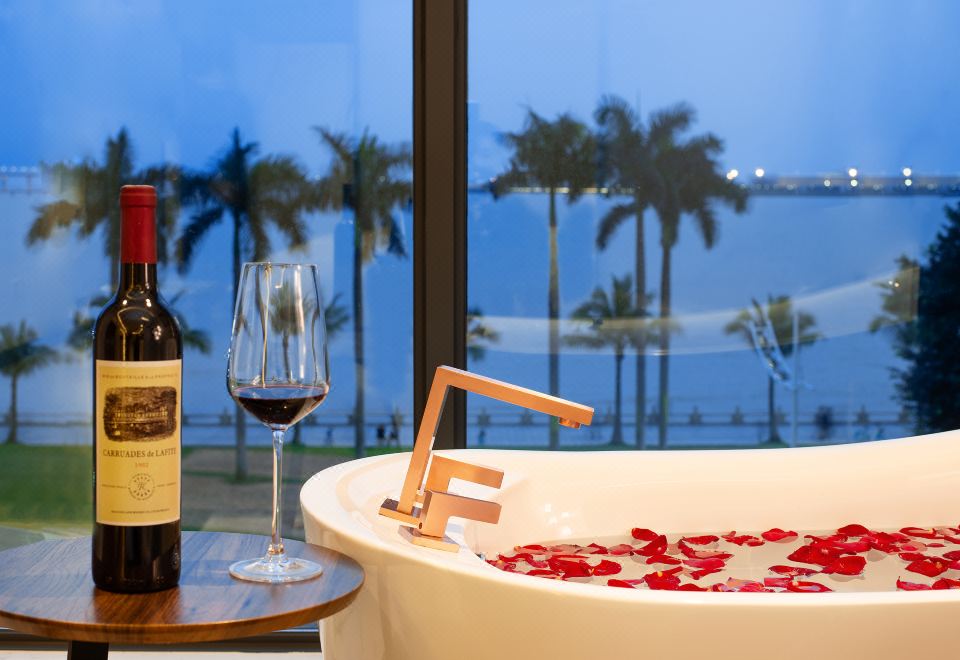 Scenic·豪华海景大床房「浴缸泡澡+观港珠澳大桥」