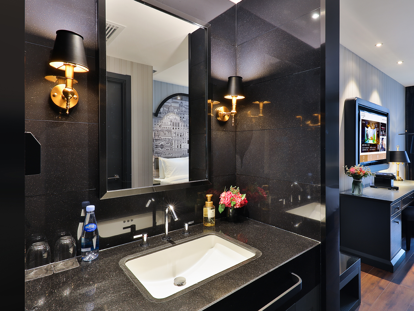 豪华大床房（迷你吧+手机投屏+智能客控）