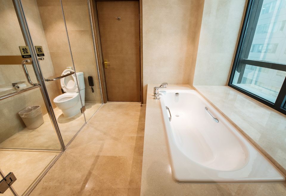 Tianjin Golden Crown HotelPremium Queen Room