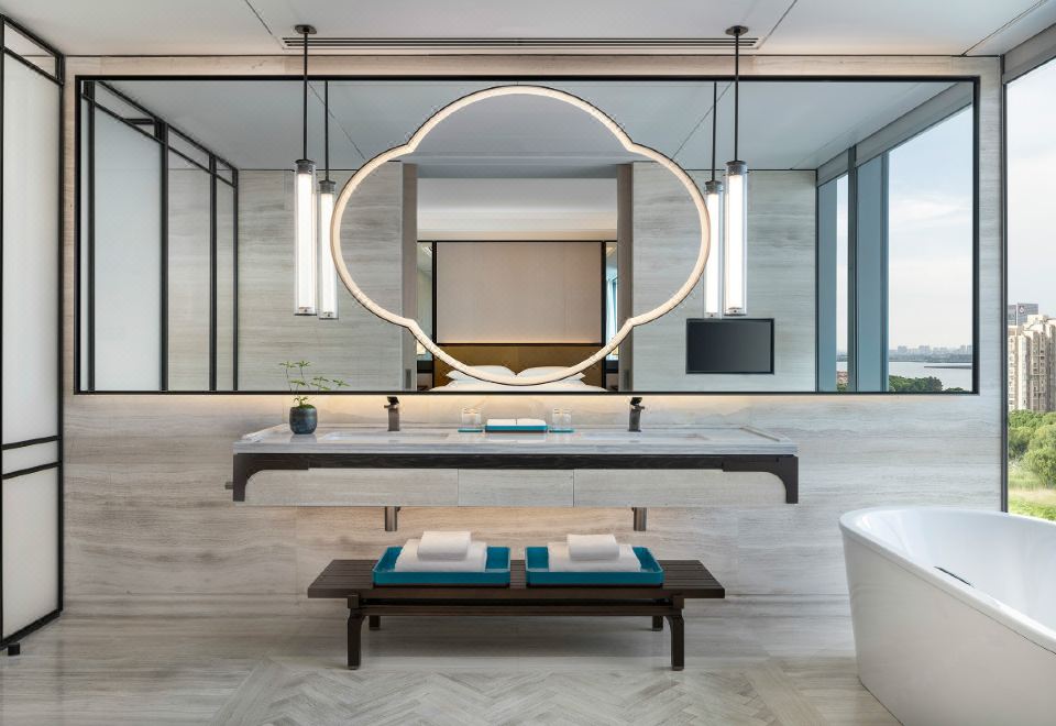 柏悦行政湖景露台套房