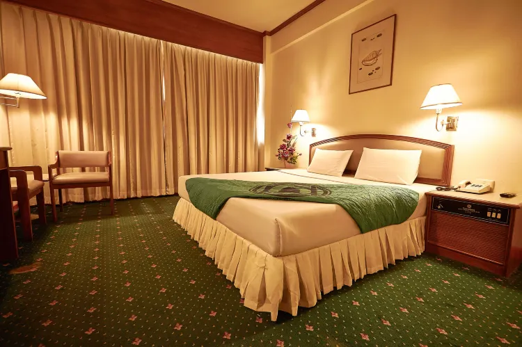 ห้องดีลักซ์ เตียงใหญ่ 1 เตียง