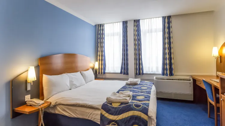 London - Wembley International Hotel Room