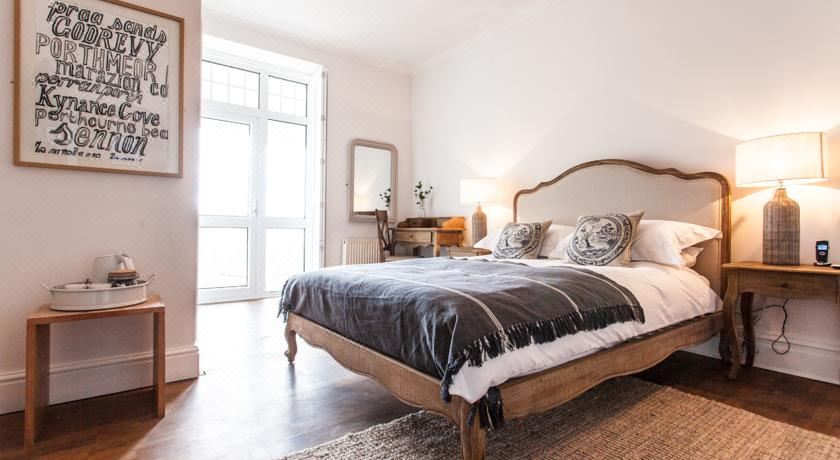 带海景和阳台的双人房-2